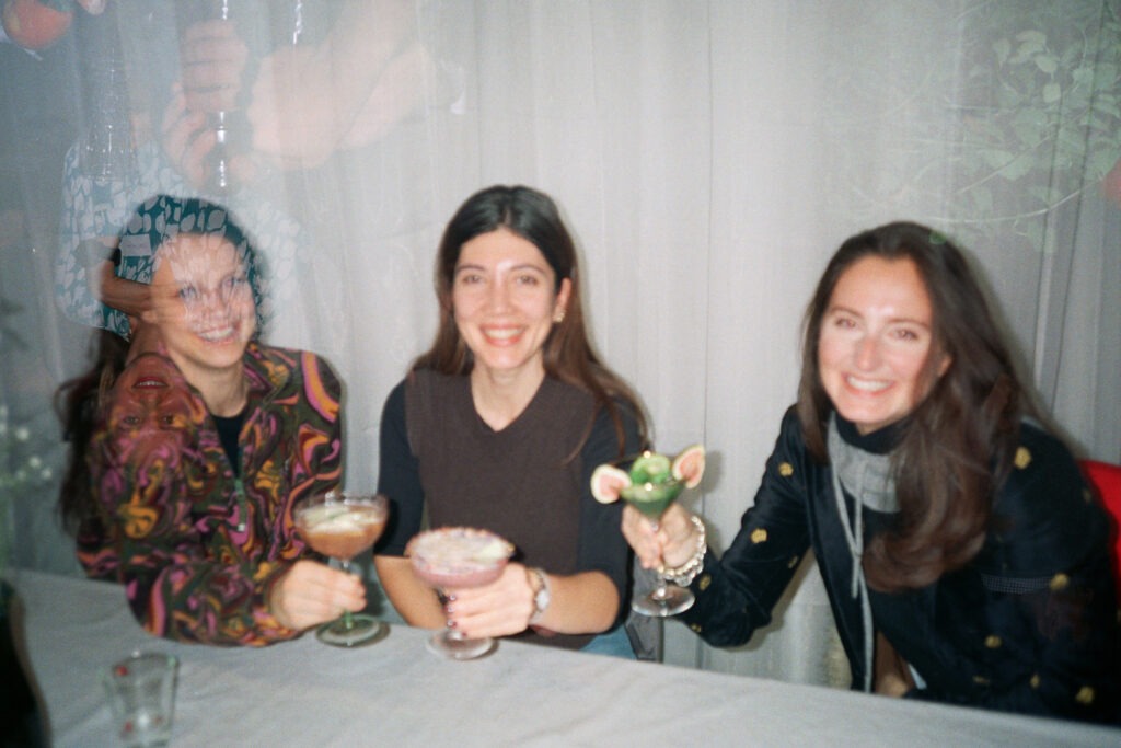 Girl friends community in Stockholm